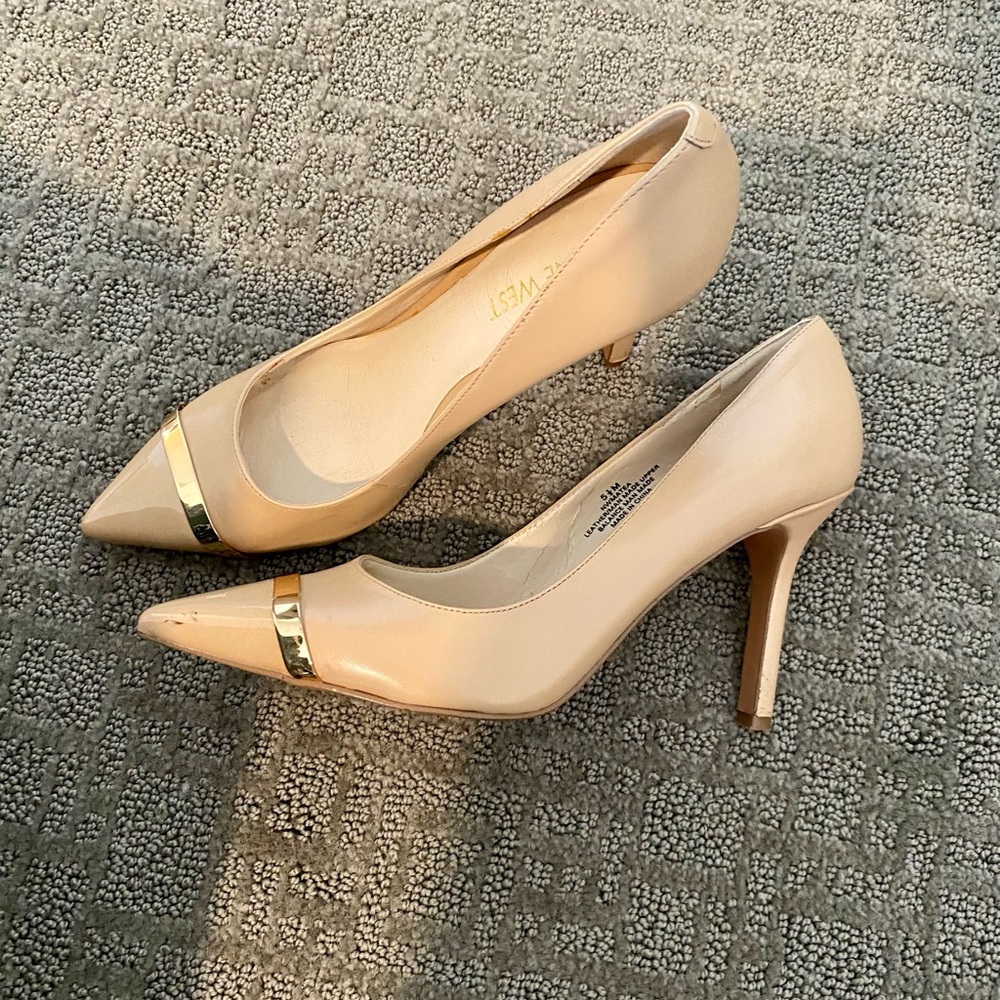 • Beige / Tan Pointy Toe Heels
